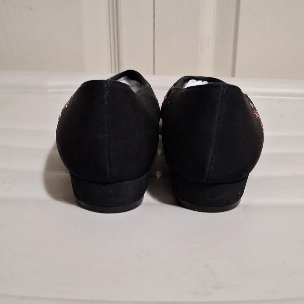 Vintage Life Stride slip on flats/kitten heel- fabric embroidered - 7